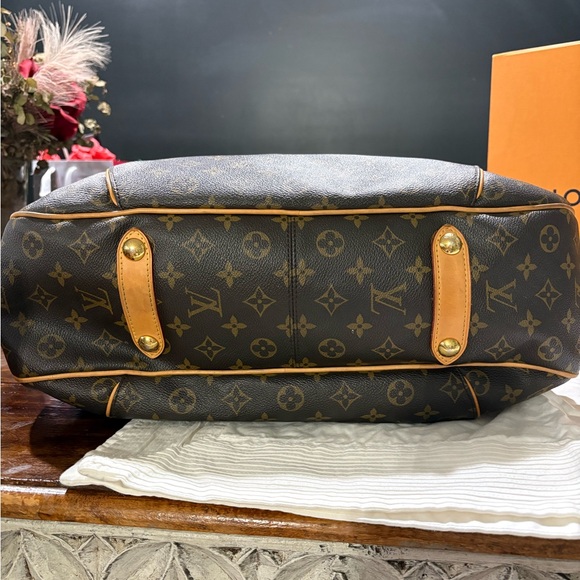 Louis Vuitton Galleria GM - Picture 6 of 11